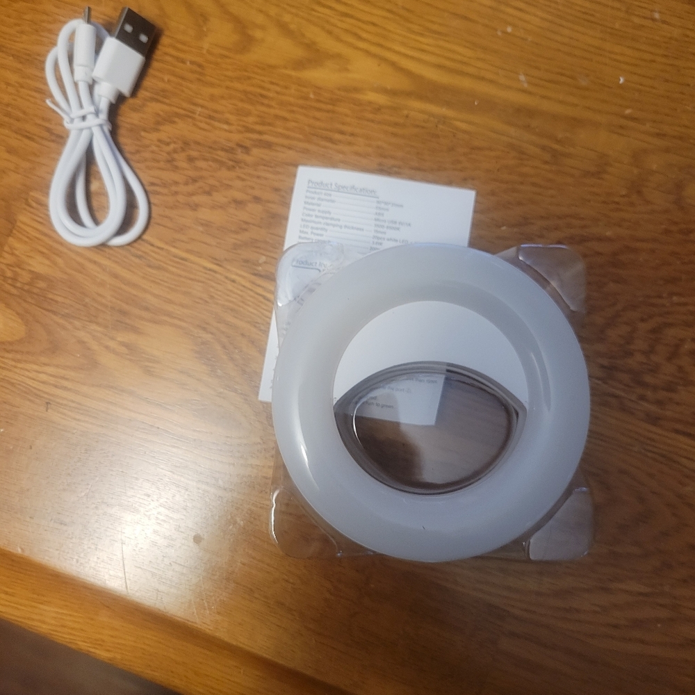 ***NIB*** LED selfie ring light - Picture 3 of 6